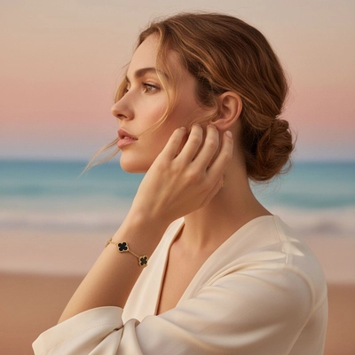 Sandy Portrait Bracelet