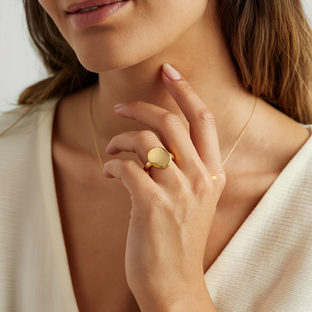 Runway Gen-4 - Simple ring